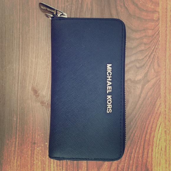 PRICE DROP ⬇️ Michael Kors Black Wallet