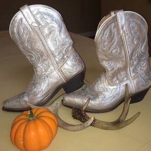 🍁Silver Metallic Laredo Boots🍁