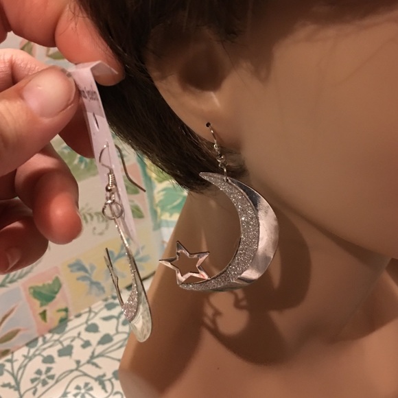 Last One! Moon & Stars Earrings - Picture 6 of 8