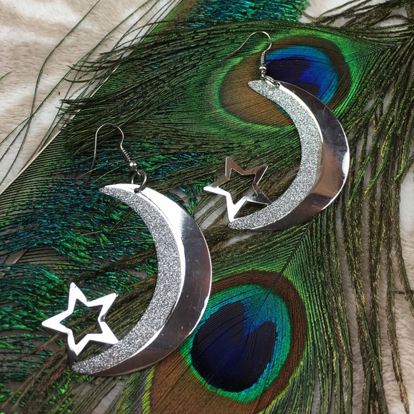 Last One! Moon & Stars Earrings - Picture 2 of 8