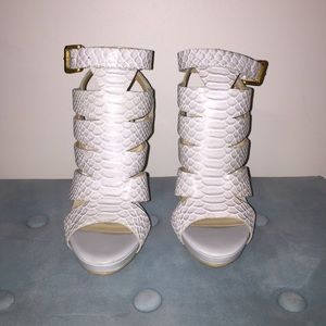 Shoedazzle gray with gold heel