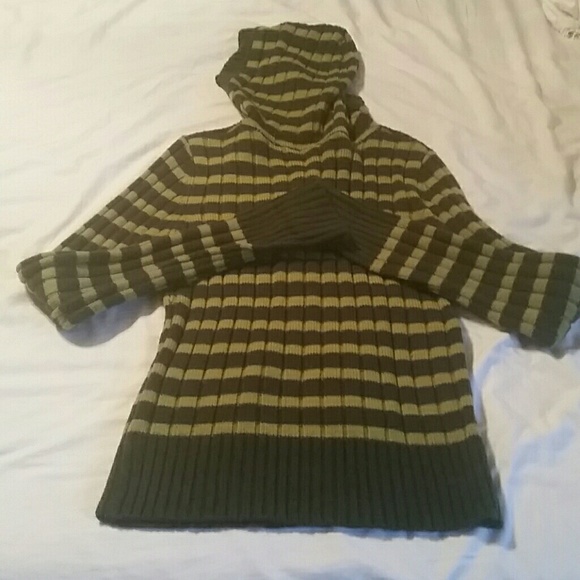Sweater - Picture 2 of 3