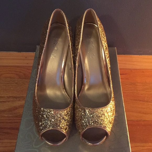 Gold Glittery Shoes!