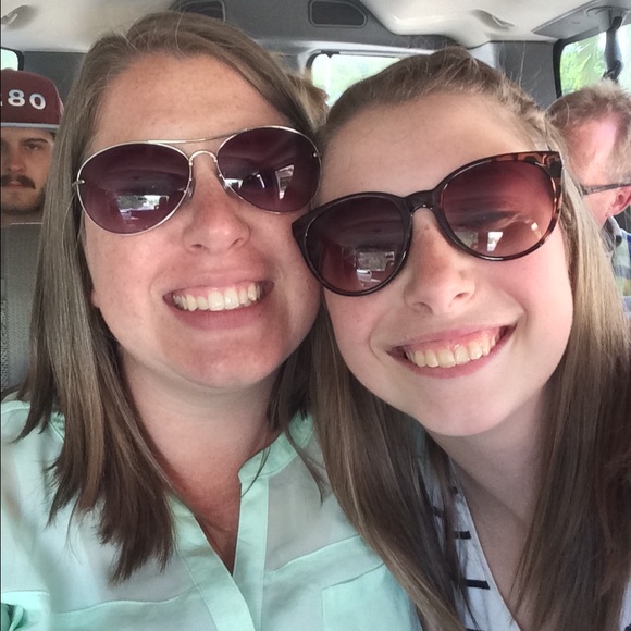 Meet your Posher, Bridget - Picture 1 of 1