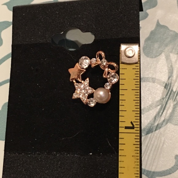 Star Wreath Earrings - Picture 4 of 4