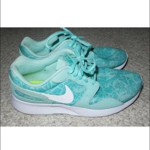 Nike Kaishi Size 8.5 Womens