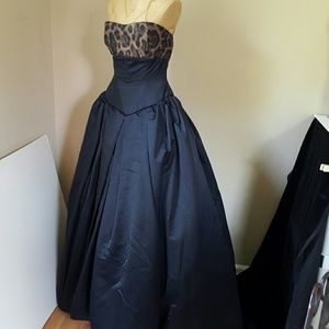 Vera Wang 18k ball wedding gown tulle petticoat