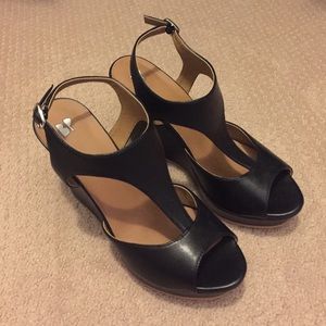 Black BP wedges