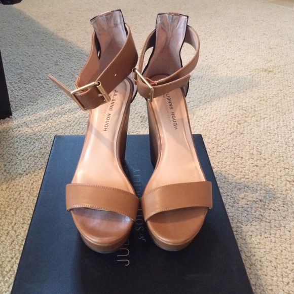 Shoes - Wedge sandals in tan color