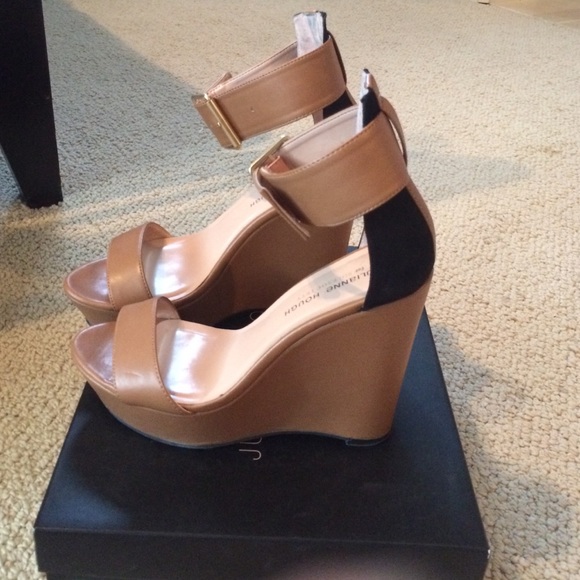 Wedge sandals in tan color - Picture 2 of 3