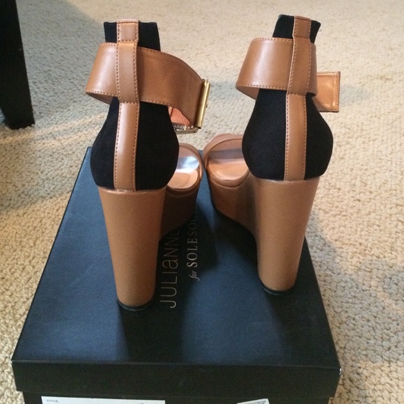 Wedge sandals in tan color - Picture 3 of 3