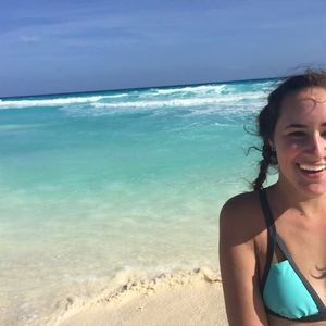 Meet your Posher, Claire