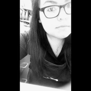 Meet your Posher, Leonor