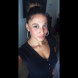 Meet your Posher, Adrianne