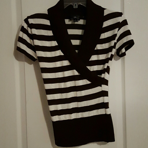 IZ Byer California Small V-neck Sweater top