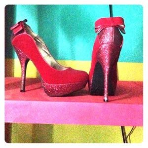 Size 9 Red heels