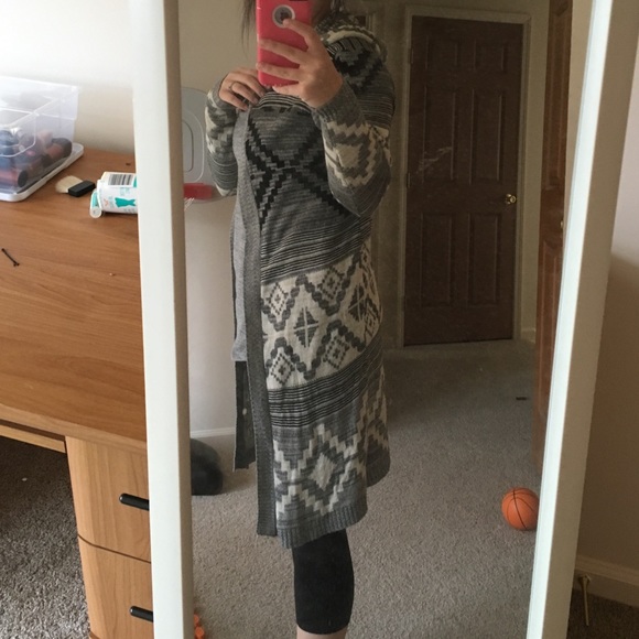 Lahearts long tribal sweater with hood