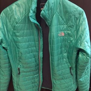 Authentic ladies North Face Jacket only worn once!