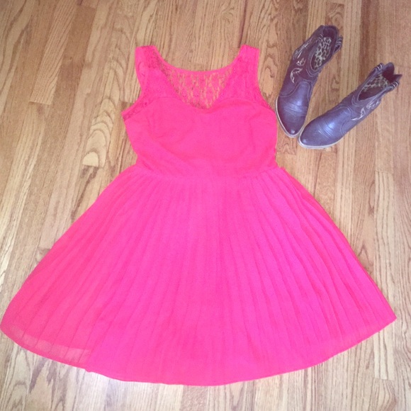 GORGEOUS coral dress!