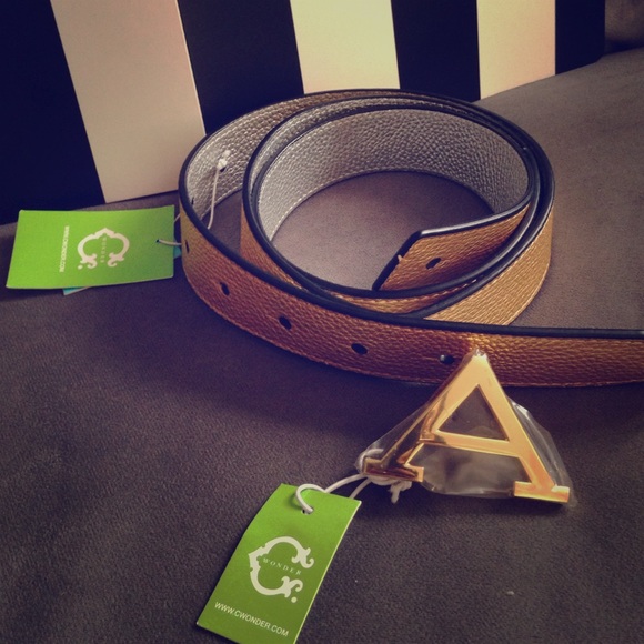 C Wonder reversible belt and gold buckle
