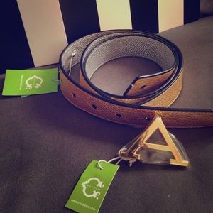 C Wonder reversible belt and gold buckle