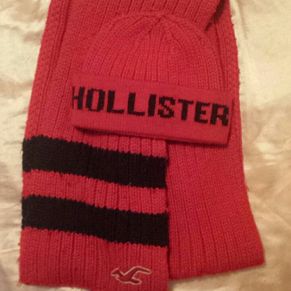 Hollister Matching Hat and Scarf Set