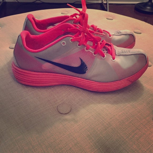 ❌❌SOLD❌❌Nike running shoes - Picture 1 of 4