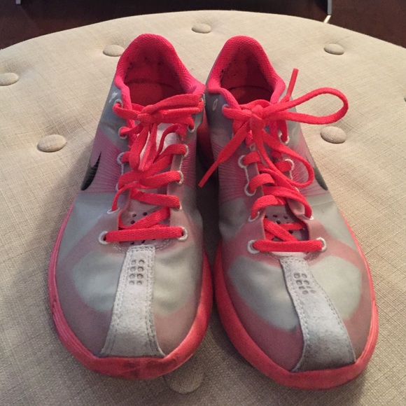 ❌❌SOLD❌❌Nike running shoes - Picture 2 of 4