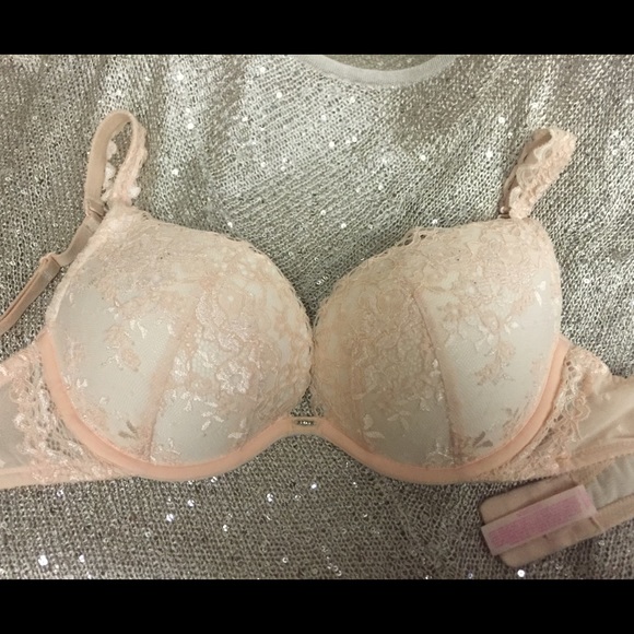 Pink & white lace push up bra Victoria secret 32dd