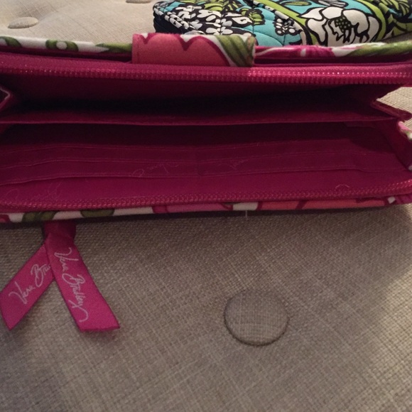 ❌❌SOLD❌❌Vera Bradley Wallets - Picture 2 of 3