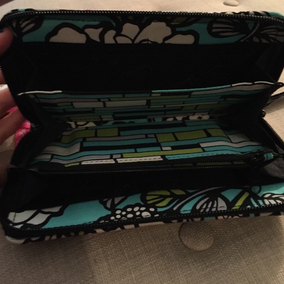 ❌❌SOLD❌❌Vera Bradley Wallets - Picture 3 of 3