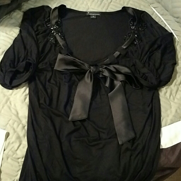 Black Forever 21 scoop neck top