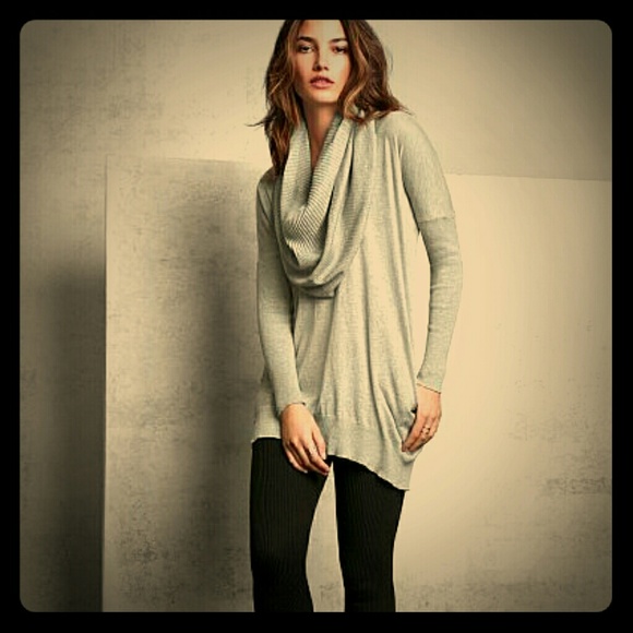 Victoria's Secret Sweaters - 🎉HP🎉VS Kiss of Cashmere sweater