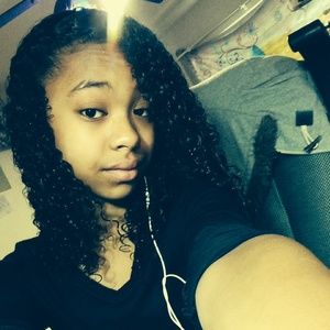 Meet your Posher, Amia