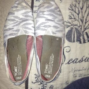 patterned toms