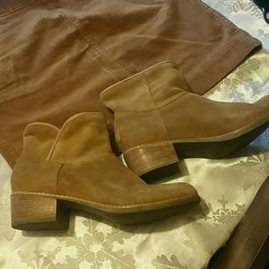 UGG Short Suede Boots Size 9.5