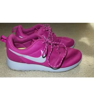 Nike Roshe Run Size 8