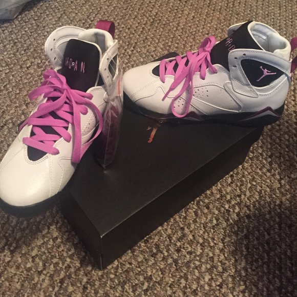 Retro 7 Released 10/17/15 - Picture 2 of 4