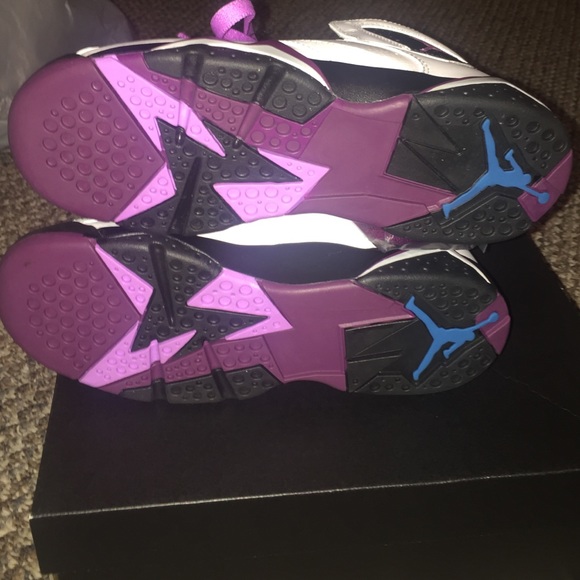 Retro 7 Released 10/17/15 - Picture 3 of 4