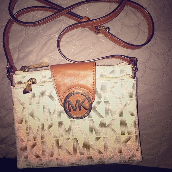 🔴SOLD SOLD🔴MK Crossbody - Picture 1 of 4