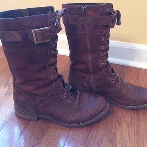 Timberland Savin Hill mid lace boot.