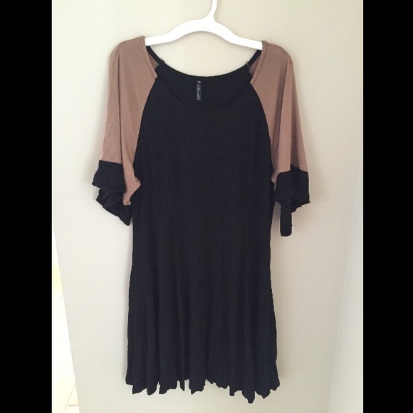 Skater skirt dress with flowy selves