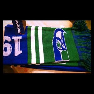 ❤❤ SOLD ❤❤ 👑 NWT Seattle Seahawk Scarf
