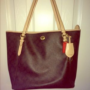 Coach Peyton Signature Tote