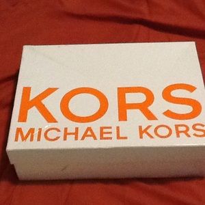 Meet your Posher, Mavis