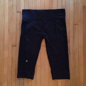 Lululemon seamless crops size 10
