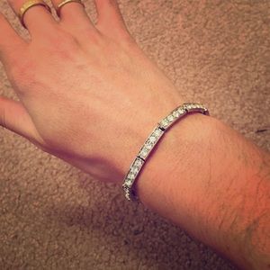 Diamond tennis bracelet