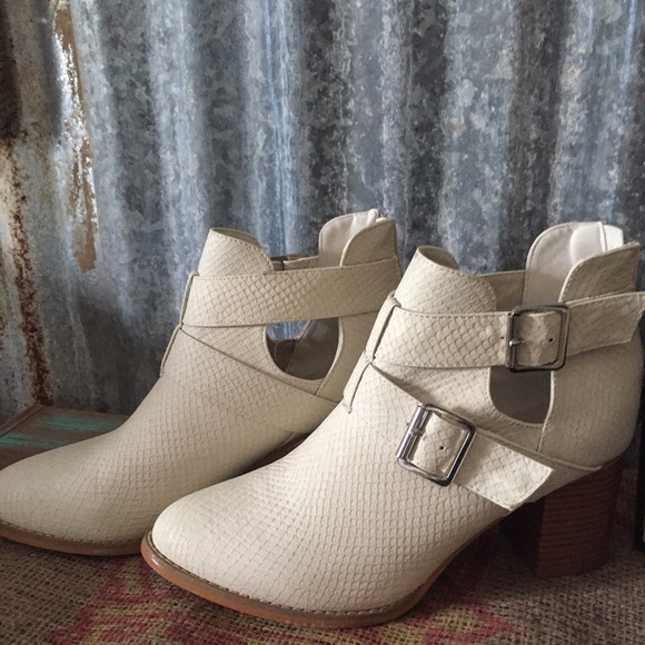 Faux snake skin cutout bootie