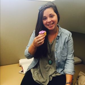 Meet your Posher, Corina