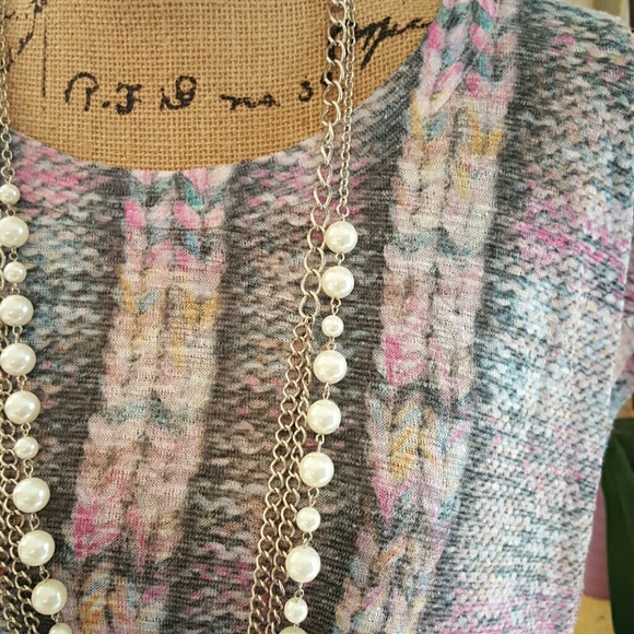 Flowy top - Picture 2 of 2